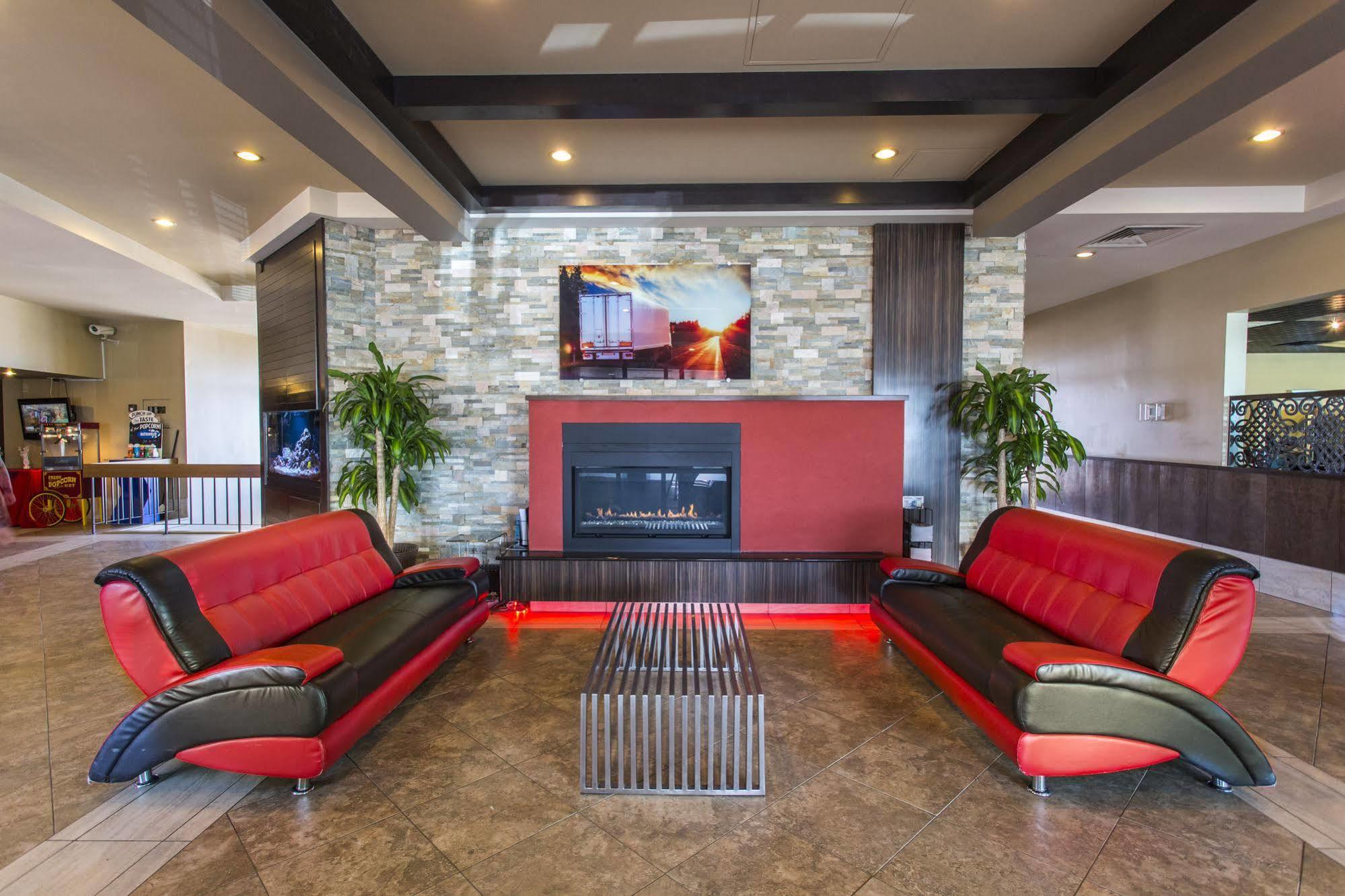 Ramada By Wyndham Edmonton Yellowhead Nw Exterior photo