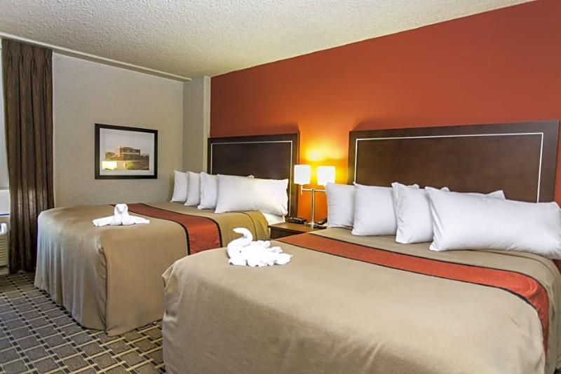 Ramada By Wyndham Edmonton Yellowhead Nw Exterior photo